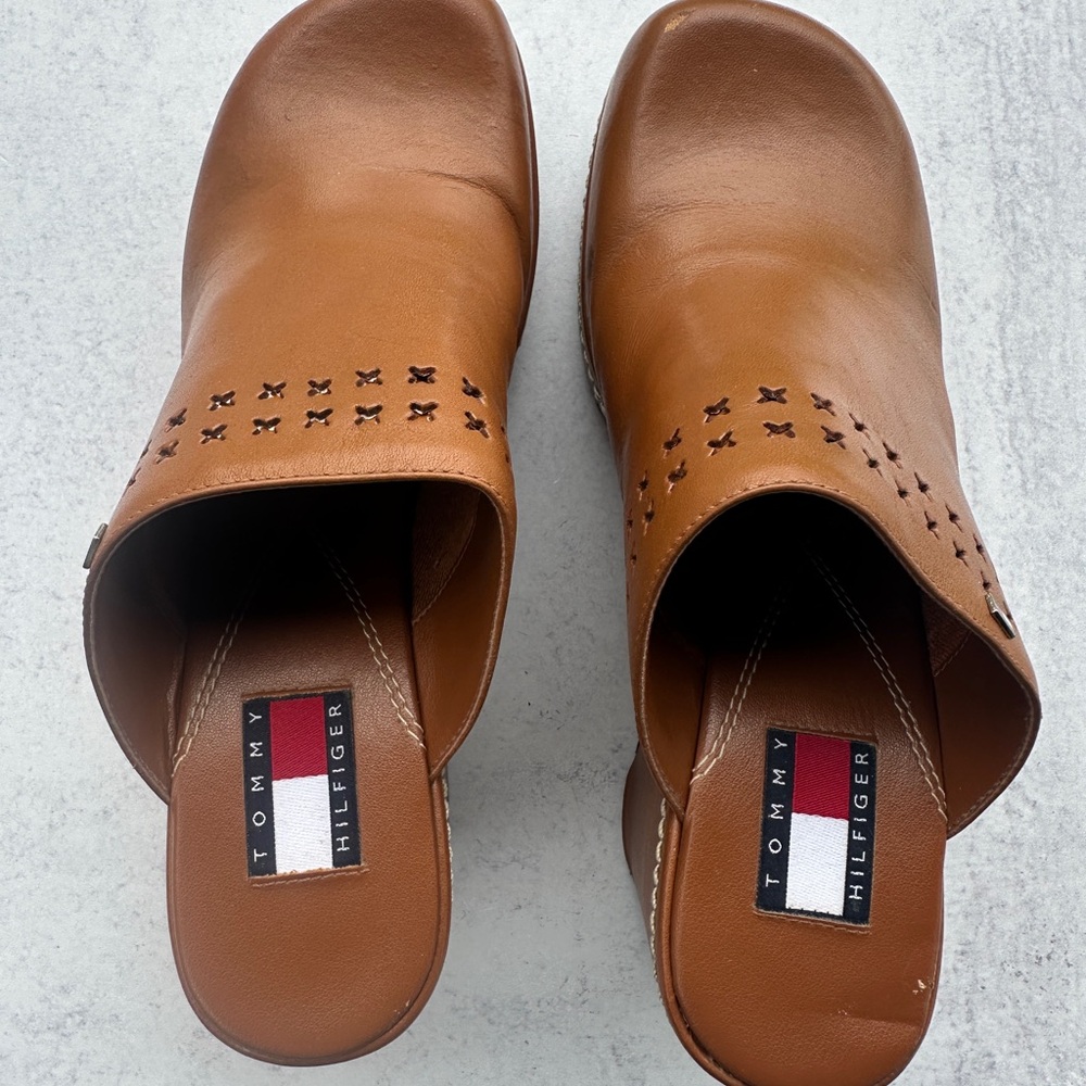 Tommy Hilfiger Women's Tan Mules Brown Platform Shoes - Picture 2 of 8